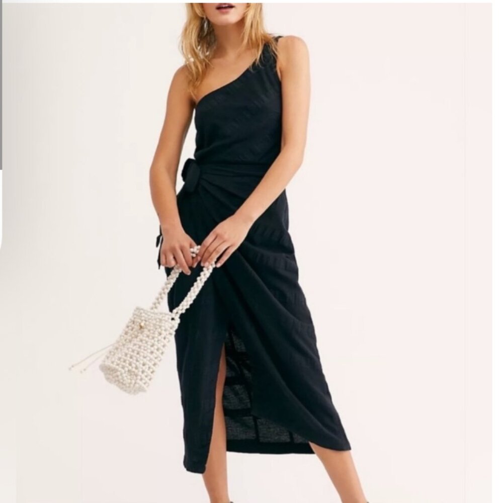 At Leisure Midi Dress - Black - Size Medium